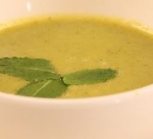 Soupe au brocoli et au curcuma