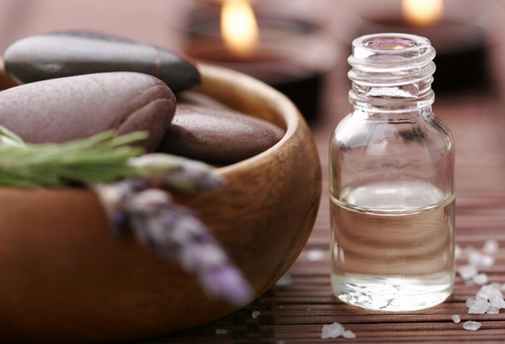 Des huiles essentielles pour soulager les problèmes de peau